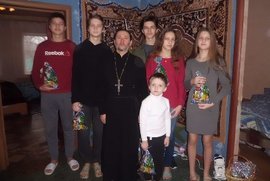 фото Білопільський благочинний привітав багатодітні родини священиків