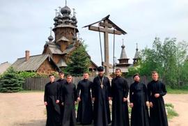 фото Студенти Сумської духовної семінарії здійснили паломницьку поїздку до Успенської Святогірської Лаври