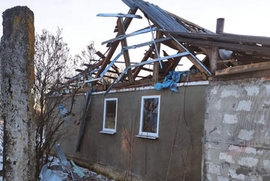 фото Ворожими снарядами зруйновано дім священника на прикордонні