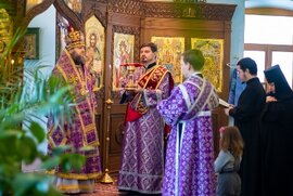 фото Богослужіння Неділі святих праотців Архіпастир звершив в хрестовому храмі