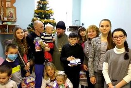 фото Поздравление маленьких пациентов Детской городской клинической больницы Святой Зинаиды