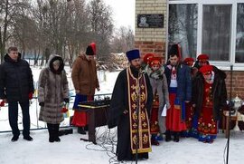 фото На Лебединщині священик освятив меморіальну дошку на честь загиблого воїна АТО