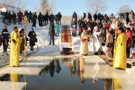 фото Свята Іордань на річці Ворсклі в Охтирці