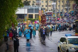 фото Пасхальна хресна хода із Корсунською-Шпилівською іконою Божої Матері відбулася в Сумах