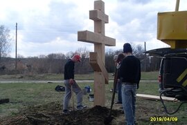 фото У Петрушівці Краснопільського району на місці зруйнованого храму встановили Поклонний хрест