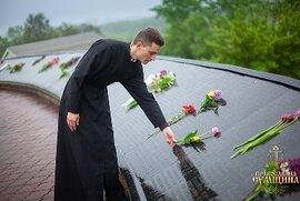 фото Сумські семінаристи вшанували подвиг воїнів в День Перемоги