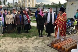 фото В храмі святителя Іоасафа Бєлгородського привітали парафіянок з православним жіночим днем