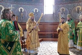 фото Сумський архіпастир звершив богослужіння у монастирі