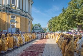 фото Сумський Преосвященний взяв участь у соборному богослужінні