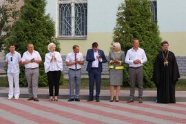 фото Секретар єпархії взяв участь в урочистостях до Дня знань