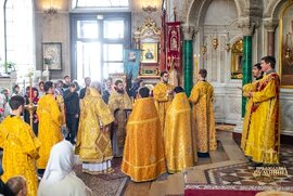 фото Правлячий архієрей звершив недільні богослужіння