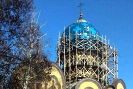 фото Встановлення хреста на головному куполі Стрітенського храму міста Суми