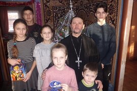 фото Білопільський благочинний привітав багатодітні родини священників