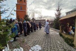 фото Різдвяний вертеп встановлений в Успенському храмі м. Білопілля