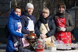 фото Благодійна ярмарка у Троїцькому архієрейському соборі