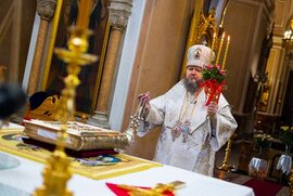 фото Пасхальну вечірню звершив Сумський митрополит