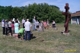 фото У день храмового свята громада села Петрушівка молилася біля Поклонного хреста