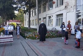 фото День знань в с. Ворожба Лебединського благочиння