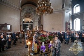 фото Пасію з читанням Євангелія від Марка звершено в кафедральному соборі