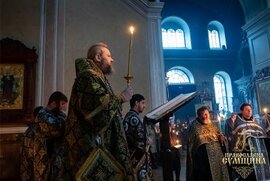 фото Сумський митрополит очолив останню Пасію у кафедральному соборі