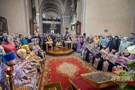 фото Сумський Архіпастир очолив богослужіння Великого Четверга у кафедральному соборі