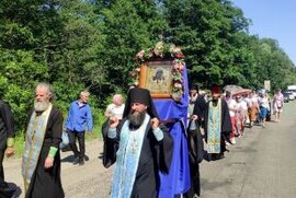 фото Хресний хід із чудотворною Охтирською іконою до Свято-Троїцького монастиря