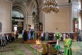 фото Архіпастир звершив вечірнє богослужіння напередодні Дня Святого Духа