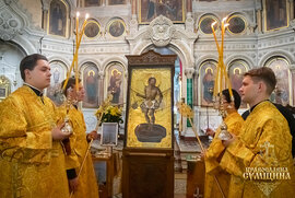 фото Сумський Архіпастир очолив акафістний спів перед Малочернеччинським образом Христа Спасителя