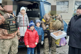 фото Діти з Покровського собору Охтирки привітали військових зі святом Миколая