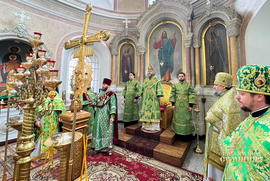 фото Сумський митрополит очолив богослужіння Неділі всіх святих