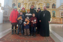 фото Колядки від сім’ї священника лунали в Покровському соборі Охтирки