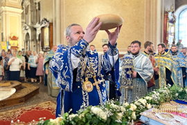 фото Сумський митрополит очолив чин Поховання Божої Матері