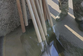 фото Військовим Сумщини передано лопати для будівництва захисних споруд