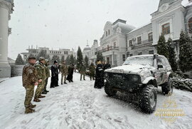 фото Сумська єпархія УПЦ передала захисникам України автомобіль