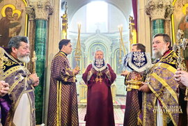 фото Архіпастир очолив святкове богослужіння у день Винесення Чесних Древ Хреста Господнього