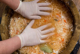 фото Тонни турботи про захисників від православних лебединців