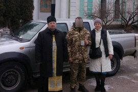 фото Церковна громада Охтирського Покровського собору УПЦ передала евакуаційний автомобіль для ЗСУ