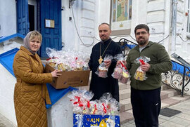 фото Триста пасок від громади Благовіщенського храму Тростянця передано потребуючим