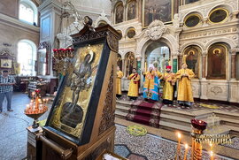 фото Митрополит Євлогій очолив недільний акафіст перед чудотворним образом «Хліб Життя»
