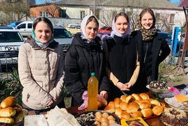 фото У Вознесенському храмі Лебедина провели благодійний ярмарок