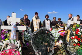 фото На дев’ятий день після трагічної загибелі сестер Софії та Емілії звершено панахиду на місці їхнього поховання