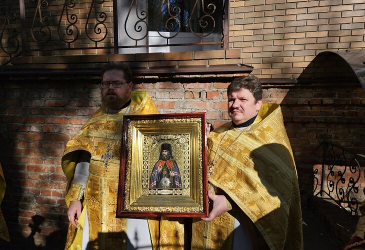 032